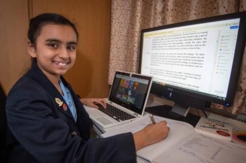 Nữ sinh 10 tuổi có IQ cao hơn Albert Einstein và Stephen Hawking