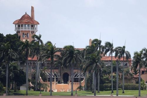 Phụ nữ Trung Quốc bị bắt vì xâm nhập khu nghỉ mát của TT Trump