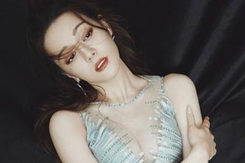 Địch Lệ Nhiệt Ba và những lần khoe đường cong gợi cảm