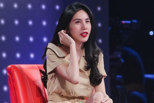 Thủy Tiên chê Trường Giang thường mua dép tổ ong tặng Nhã Phương