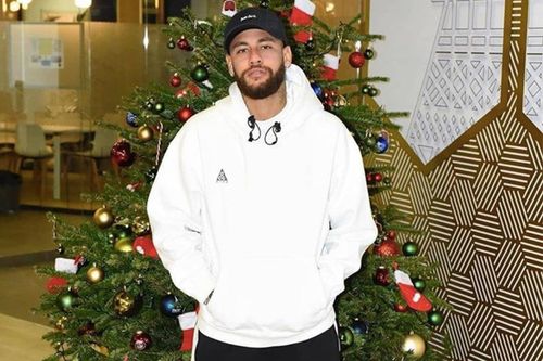 Fan phát hiện cầu thủ Neymar, Mbappé đi giày hoa cúc của G-Dragon