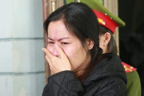 Lừa chủ nợ và tiệm cầm đồ bằng sổ đỏ giả