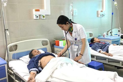 Thời tiết thất thường, không khí ô nhiễm: Người già, trẻ nhỏ đổ bệnh