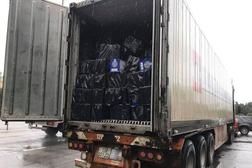 Công an Đà Nẵng bắt xe đầu kéo chở hơn 4.500 chai rượu ngoại nhập lậu