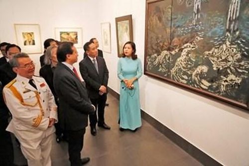 Trưng bày 58 tác phẩm khắc họa chân thực hình ảnh Bộ đội Cụ Hồ