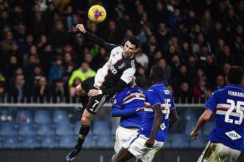 Ronaldo gây sốc khi bật cao tới 2,56m ghi bàn vào lưới Sampdoria