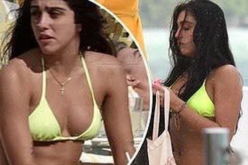 Con gái 9x của Madonna diện bikini đầy sức sống trên biển