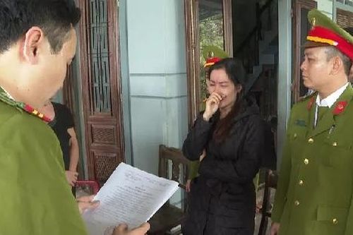 Nữ quái làm giả giấy tờ xe máy và sổ đỏ để lừa đảo