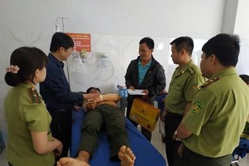 Giây phút cán bộ Kiểm lâm bị 'lâm tặc' hung hãn tấn công, chém đứt gân tay