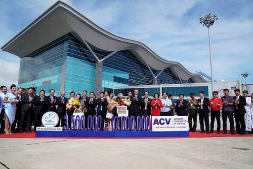Cảng Hàng không Quốc tế Cam Ranh đón hành khách thứ 10 triệu
