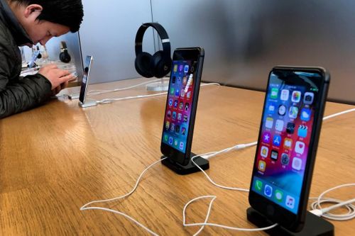Một đối tác sản xuất iPhone của Apple tại Đài Loan thu về cả chục triệu USD nhờ lắp ráp những chiếc iPhone 'dựng'
