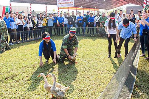 Thi đua xây dựng nền quốc phòng toàn dân vững mạnh