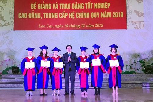 320 sinh viên sư phạm đầu tiên của Phân hiệu Đại học Thái Nguyên tại Lào Cai tốt nghiệp