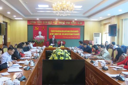Tổ Biên tập Văn kiện làm việc với Thành ủy Thái Nguyên