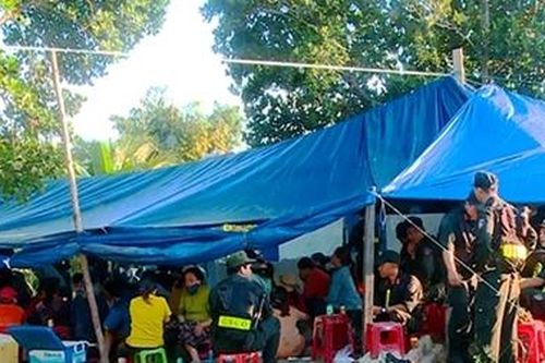Bắt quả tang 60 đối tượng 'say sưa' tại sòng xóc đĩa trên khu đất hoang