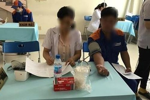 Xung quanh vụ nhân viên tạp vụ 'khám bệnh' người lao động