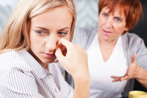 Bố mẹ chồng cấm tôi đưa con về nhà ngoại