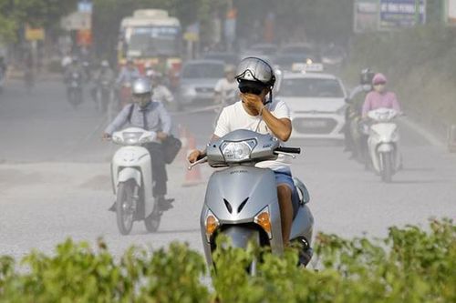 Hà Nội rửa gần 60 tuyến đường xuyên đêm để giảm ô nhiễm