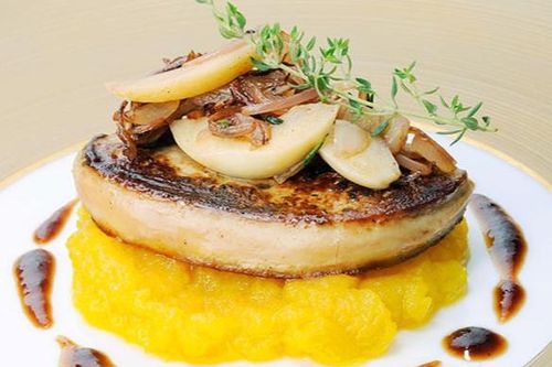 Học siêu đầu bếp chế biến gan ngỗng đắt đỏ