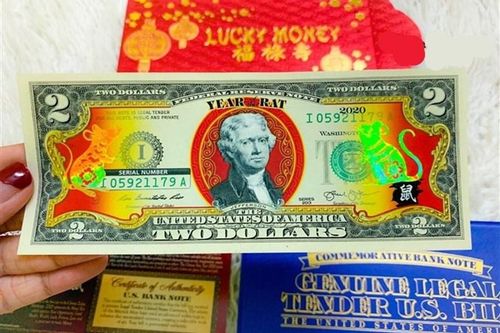 Rao bán 300.000 đồng một tờ 2 USD có hình chuột mạ vàng