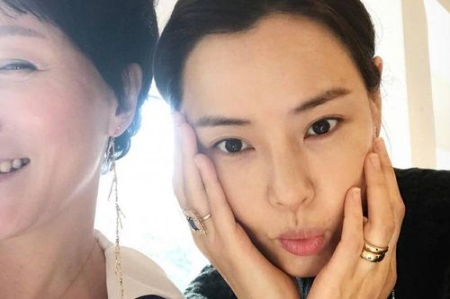 Hoa Hậu Hàn Quốc Honey Lee khoe mặt mộc