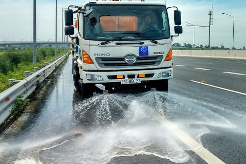 Hà Nội tái khởi động việc rửa đường