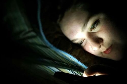Màn hình vàng Night Shift trên iPhone thực chất không giúp bảo vệ mắt