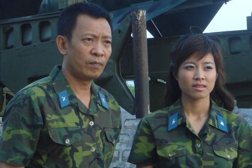 Hình ảnh MC Lại Văn Sâm, Hoàng Linh dẫn Chúng tôi là chiến sĩ từ 2006