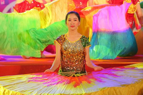 Người dân Bình Liêu hát mừng kỷ niệm 100 năm thành lập