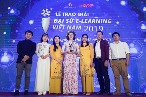 Cô giáo dạy học trò khiếm thính trở thành Đại sứ E-Learning Việt Nam