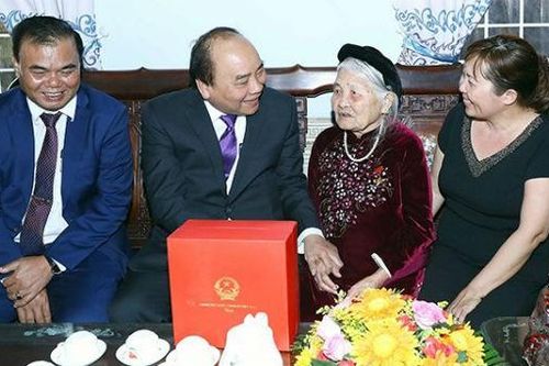 Gần 358 tỷ đồng tặng quà người có công dịp Tết Canh Tý