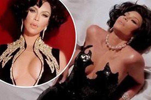 Kim Kardashian ngực đầy hở bạo hóa thân thành Elizabeth Taylor