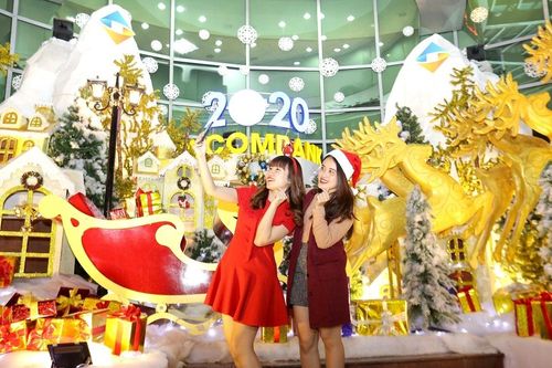 Rộn ràng đón Giáng sinh châu Âu giữa trung tâm Hà Nội