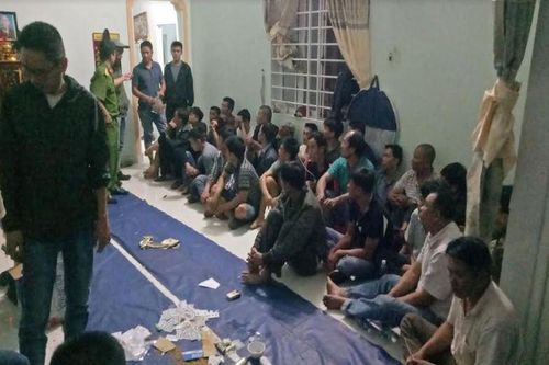 Triệt phá sòng bạc quy mô lớn, bắt giữ hàng chục con bạc