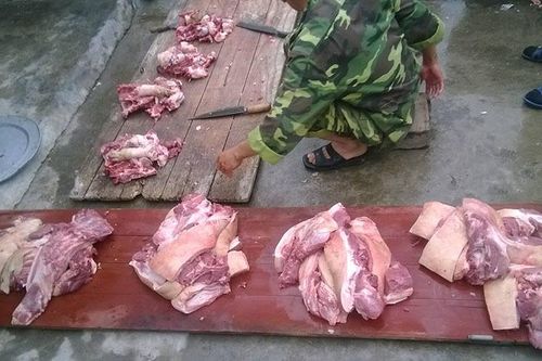 Đắt hơn bò Mỹ, dân Thủ đô đụng lợn ăn chung như thời bao cấp