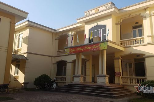 Chủ tịch xã nghỉ ốm khi bị tố cáo: Tôi không có người nhà để chống lưng