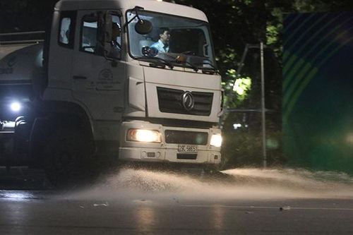 Để giảm ô nhiễm, Hà Nội rửa đường sau 3 năm gián đoạn