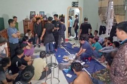 Bắt quả tang 44 con bạc đang 'say sưa' xóc đĩa ăn tiền