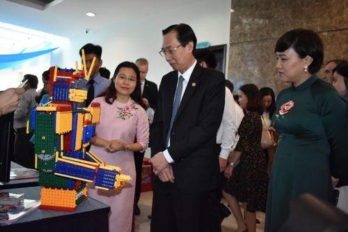 Xây dựng thành phố thông minh phải lấy giáo dục làm trọng tâm
