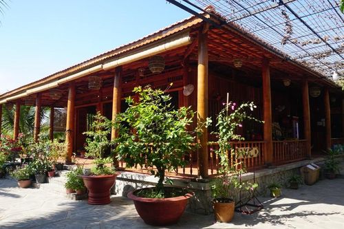 Chiêm ngưỡng ngôi nhà làm từ cây dừa độc nhất vô nhị tại miền Tây