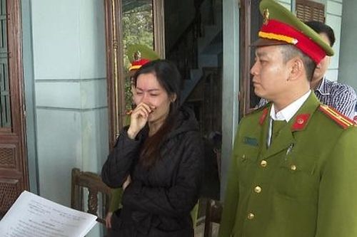 Dùng giấy tờ giả để lừa đảo hàng trăm triệu đồng