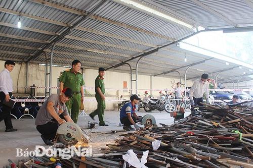 Tiêu hủy hơn 8,5 ngàn vũ khí, vật liệu nổ các loại