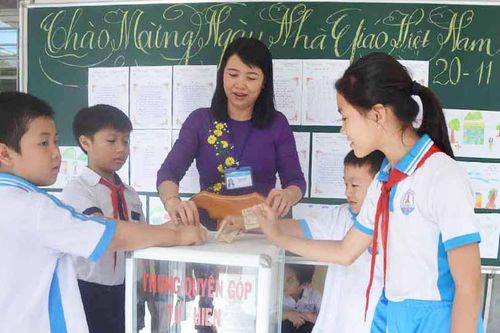 Dành tình thương cho trò nghèo