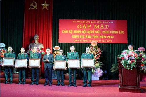 UBND tỉnh gặp mặt cán bộ quân đội nghỉ hưu, nghỉ công tác