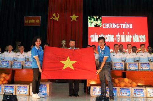 Mang Tết ra Trường Sa