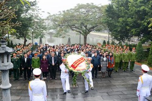 Thành phố Ninh Bình dâng hương tưởng niệm các Anh hùng liệt sỹ