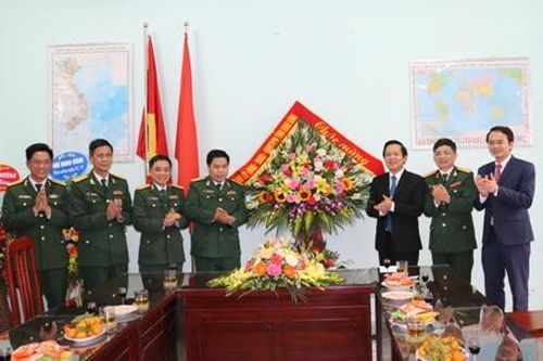 Đồng chí Phó Chủ tịch UBND tỉnh thăm, chúc mừng một số đơn vị quân đội