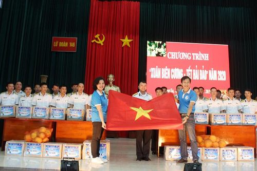 Tổ chức Chương trình 'Xuân biên cương - Tết hải đảo'