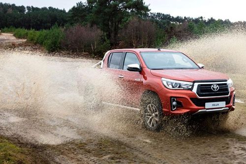 Toyota Hilux được triệu hồi để kiểm tra đường ống dẫn nhiên liệu
