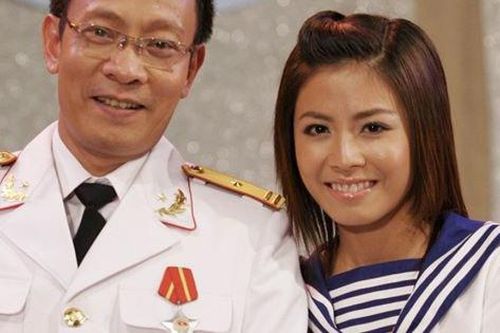 Chùm ảnh MC Lại Văn Sâm và Hoàng Linh có 13 năm đẹp đẽ cùng 'Chúng tôi là chiến sĩ'